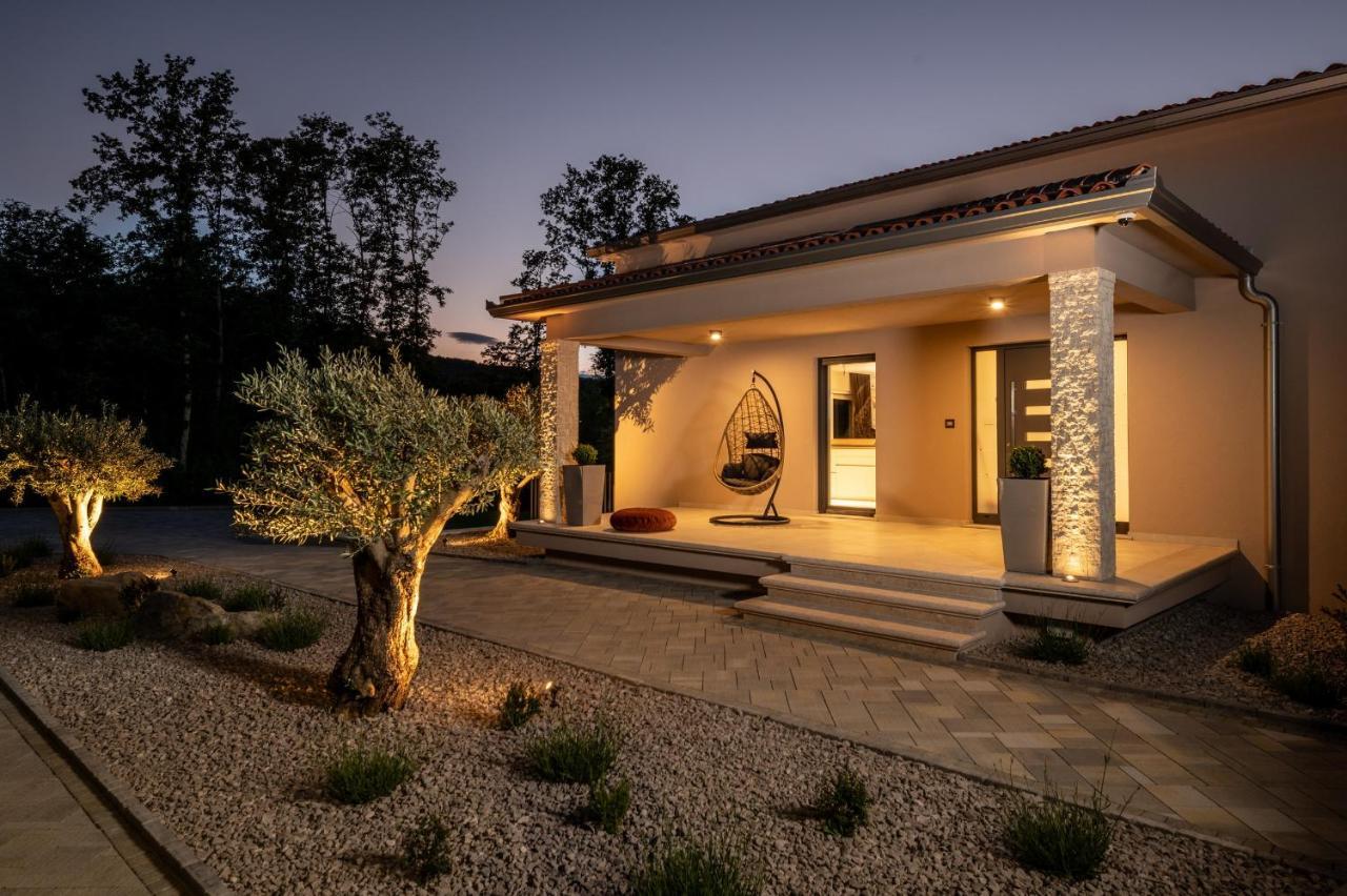 Luxury Villa Santa Cruz With Xl Pool And Jacuzzi Potpićan Exterior foto