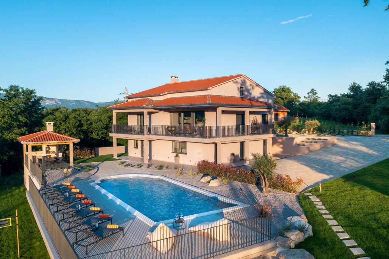 Luxury Villa Santa Cruz With Xl Pool And Jacuzzi Potpićan Exterior foto