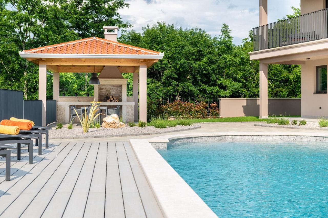 Luxury Villa Santa Cruz With Xl Pool And Jacuzzi Potpićan Exterior foto