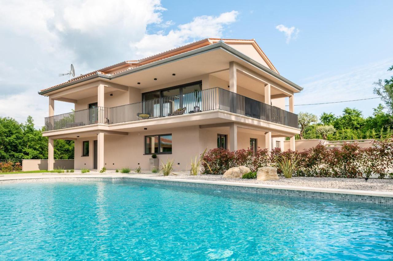 Luxury Villa Santa Cruz With Xl Pool And Jacuzzi Potpićan Exterior foto