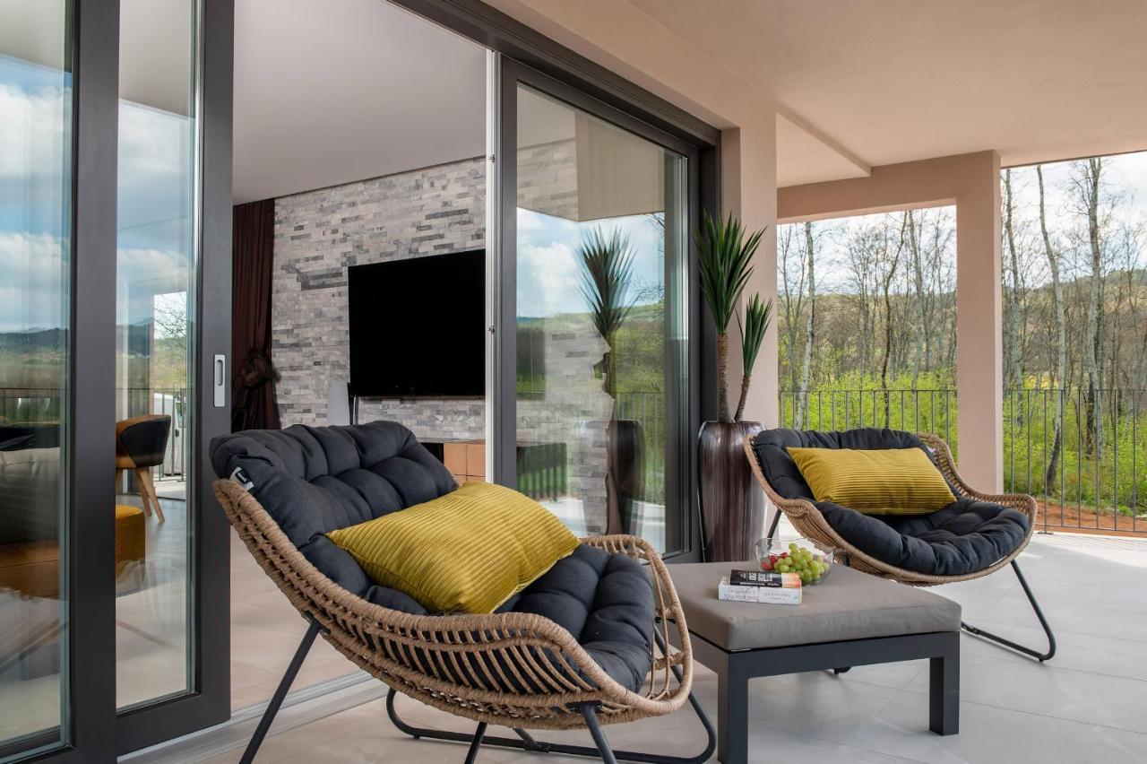 Luxury Villa Santa Cruz With Xl Pool And Jacuzzi Potpićan Exterior foto