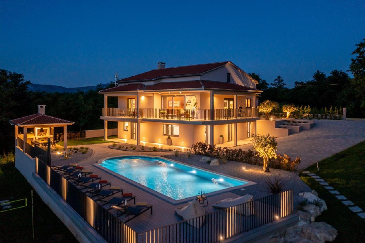 Luxury Villa Santa Cruz With Xl Pool And Jacuzzi Potpićan Exterior foto